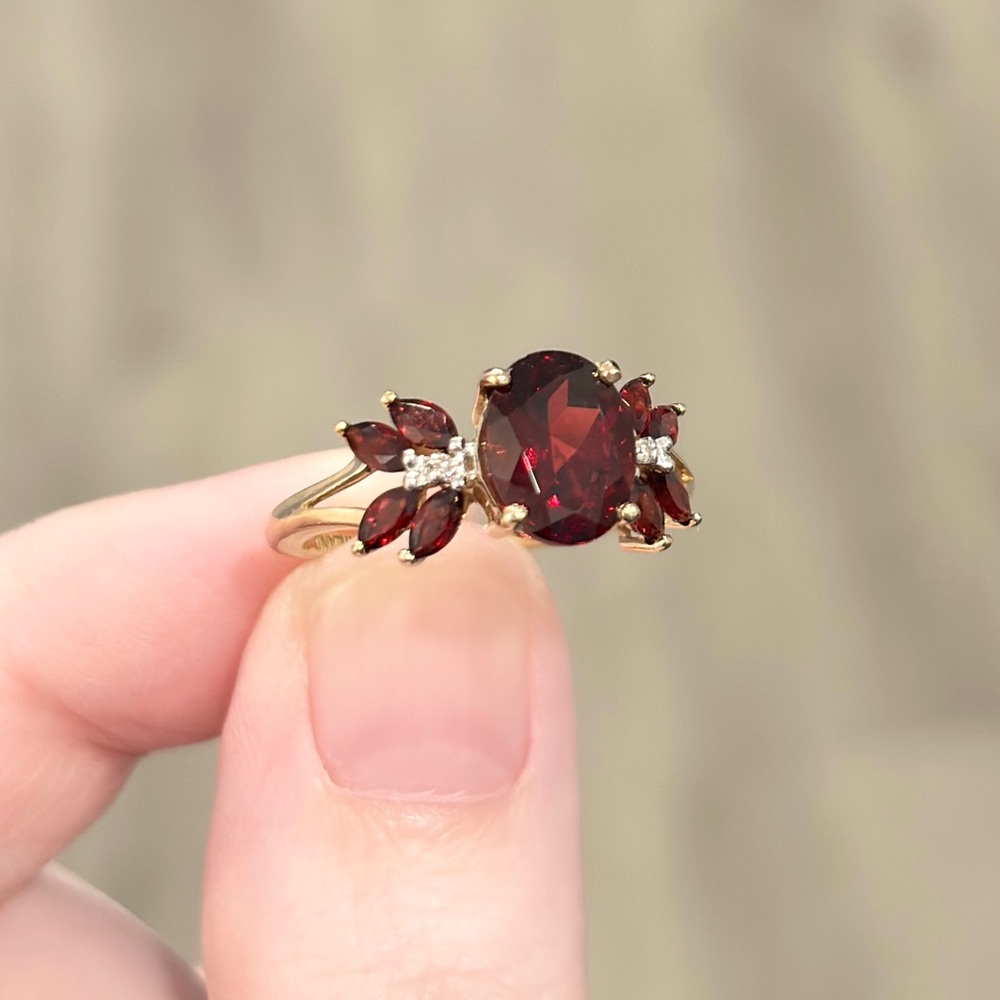 Garnet Gold Ring: Natural gemstone oval pyrope red diamond 10K solid yellow gold - Picture 7 of 15